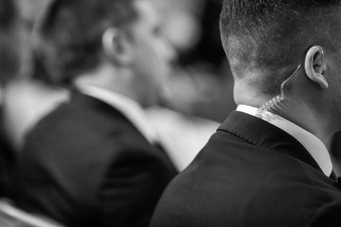 Details,With,The,Coiled,Tube,Earpiece,A,Protection,And,Guard