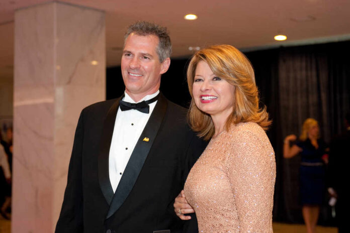 Washington,-,April,30:,Senator,Scott,Brown,And,Wife,Arrive