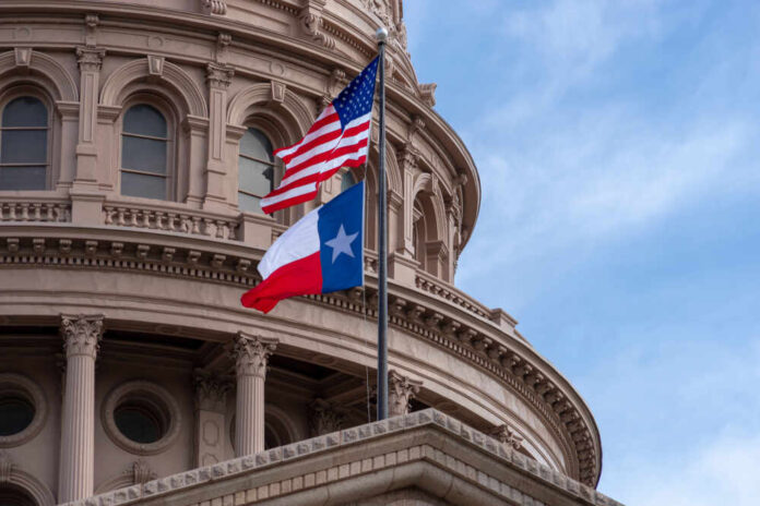 Usa,And,Texas,Flags,On,Texas,State,Capitol,-,Austin,
