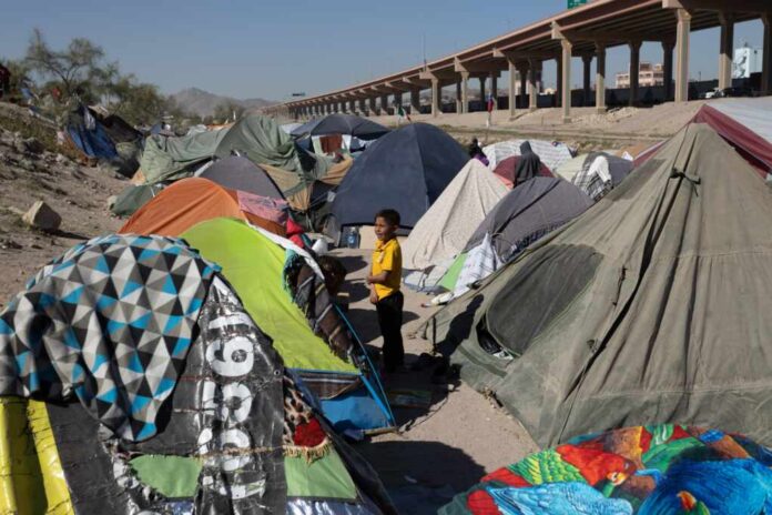 Juarez,,Mexico,01-07-2022:,Migrants,From,Venezuela,Set,Up,A,Makeshift