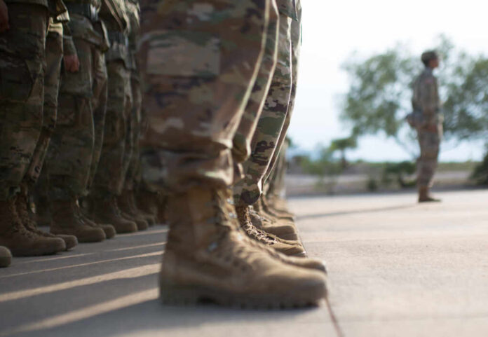 U.s.,Army,Soldiers,Standing,In,Formation