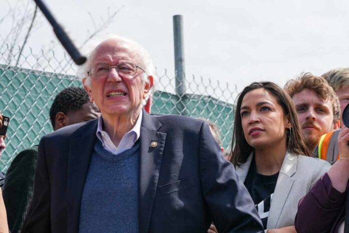 Ny,,Ny,,Usa:,April,24,,2022:,Bernie,Sanders,And,Alexandria