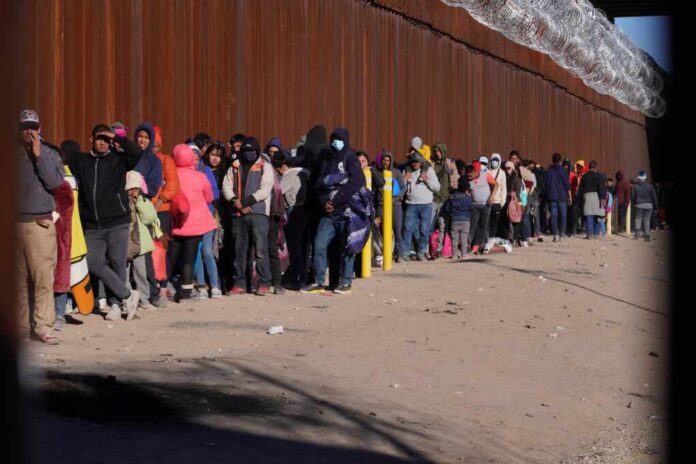 El,Paso,,Tx,Usa,December,21,,2022,Thousands,Of,Migrants