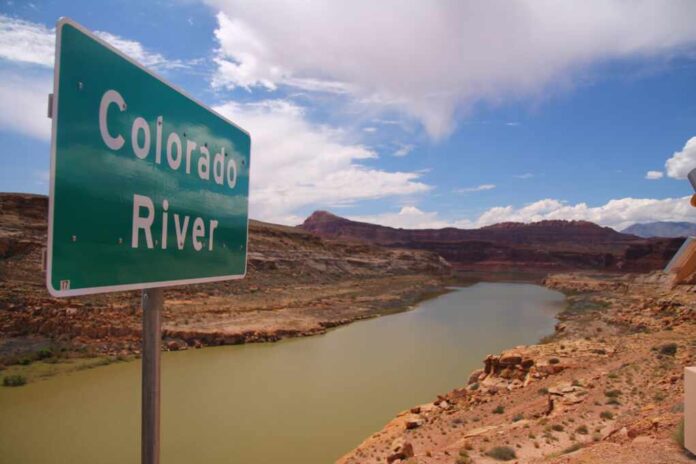 A,Green,Road,Sign,Indicating,The,Colorado,River,Crossing,Below