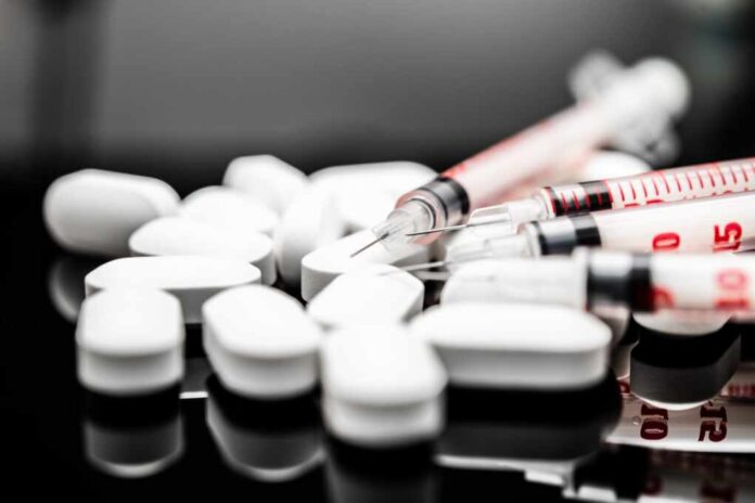 Close-up,Photo,Capturing,Various,White,Pills,Alongside,Medical,Syringes,,Reflecting