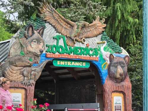 Hershey,,Pa,,Usa,,May,23,,2025,-,A,View,Of Entrance to ZooAmerica featuring animal sculptures and signage