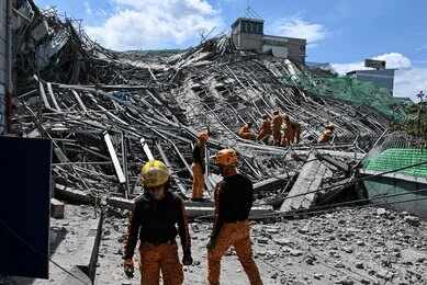 shutterstock_2794925219-2 Rescue workers search a collapsed building site